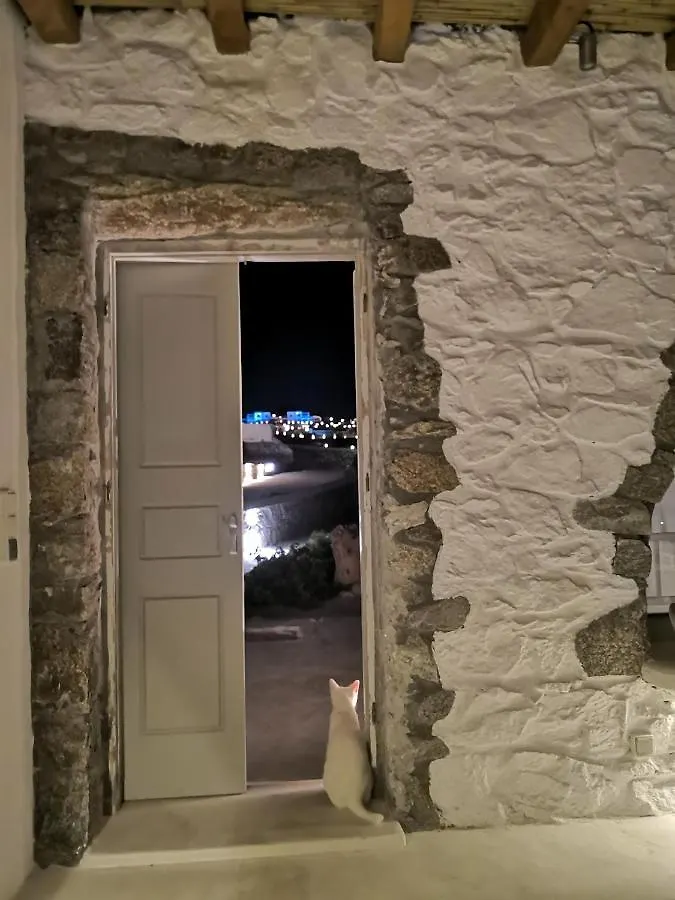 M-Vibes Mykonos Suites カラファティス