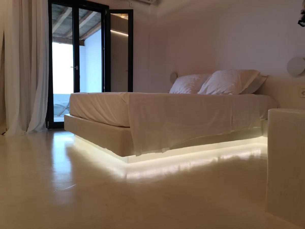 M-Vibes Mykonos Suites カラファティス アパートホテル