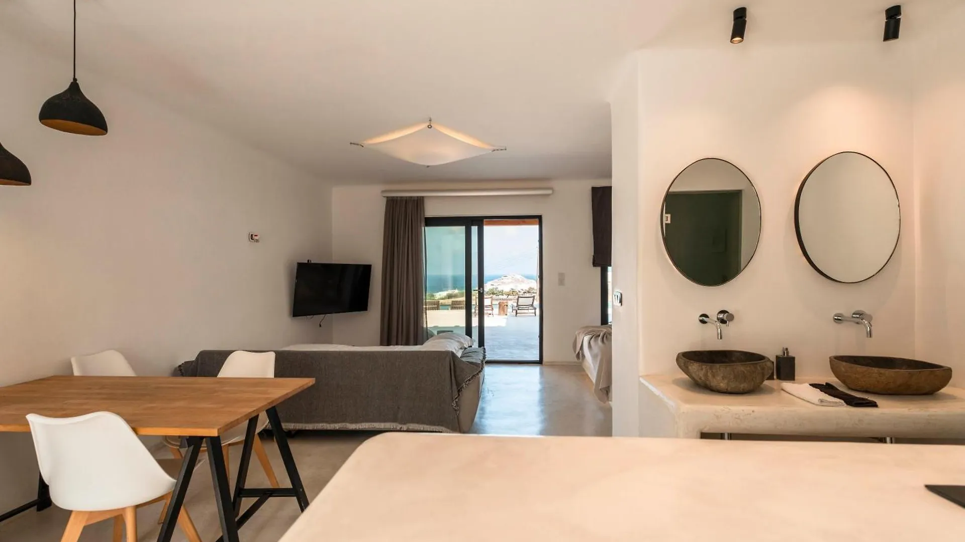M-Vibes Mykonos Suites カラファティス