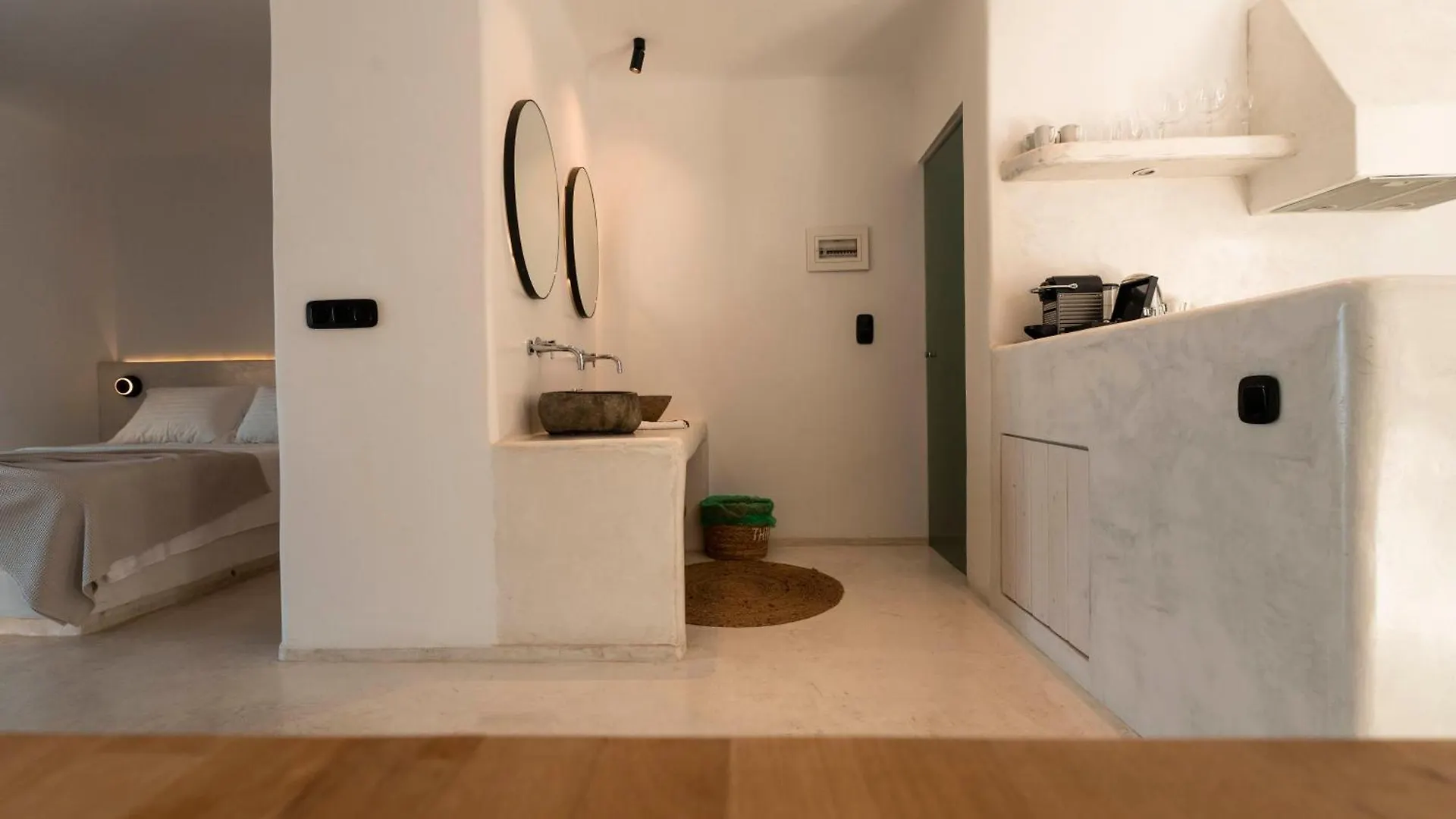 M-Vibes Mykonos Suites カラファティス