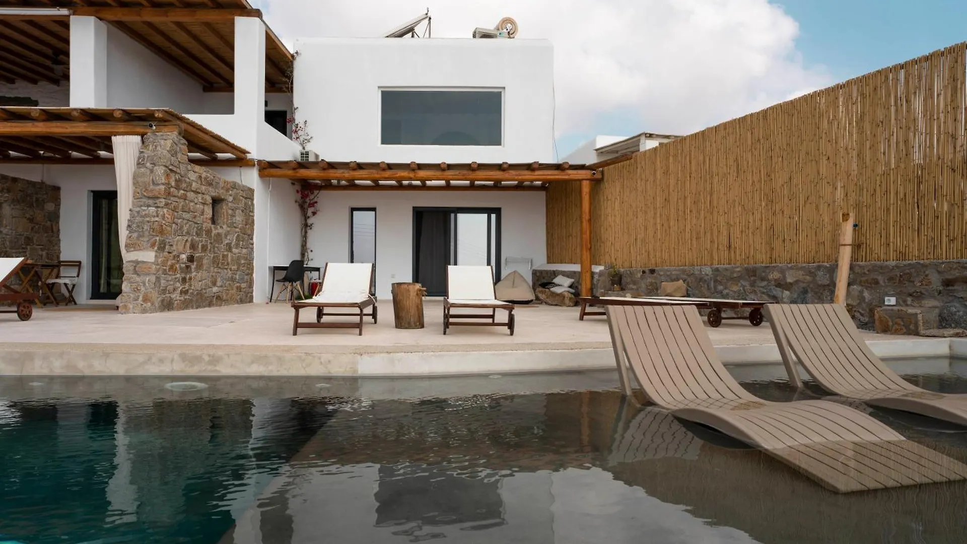 アパートホテル M-Vibes Mykonos Suites カラファティス ギリシャ