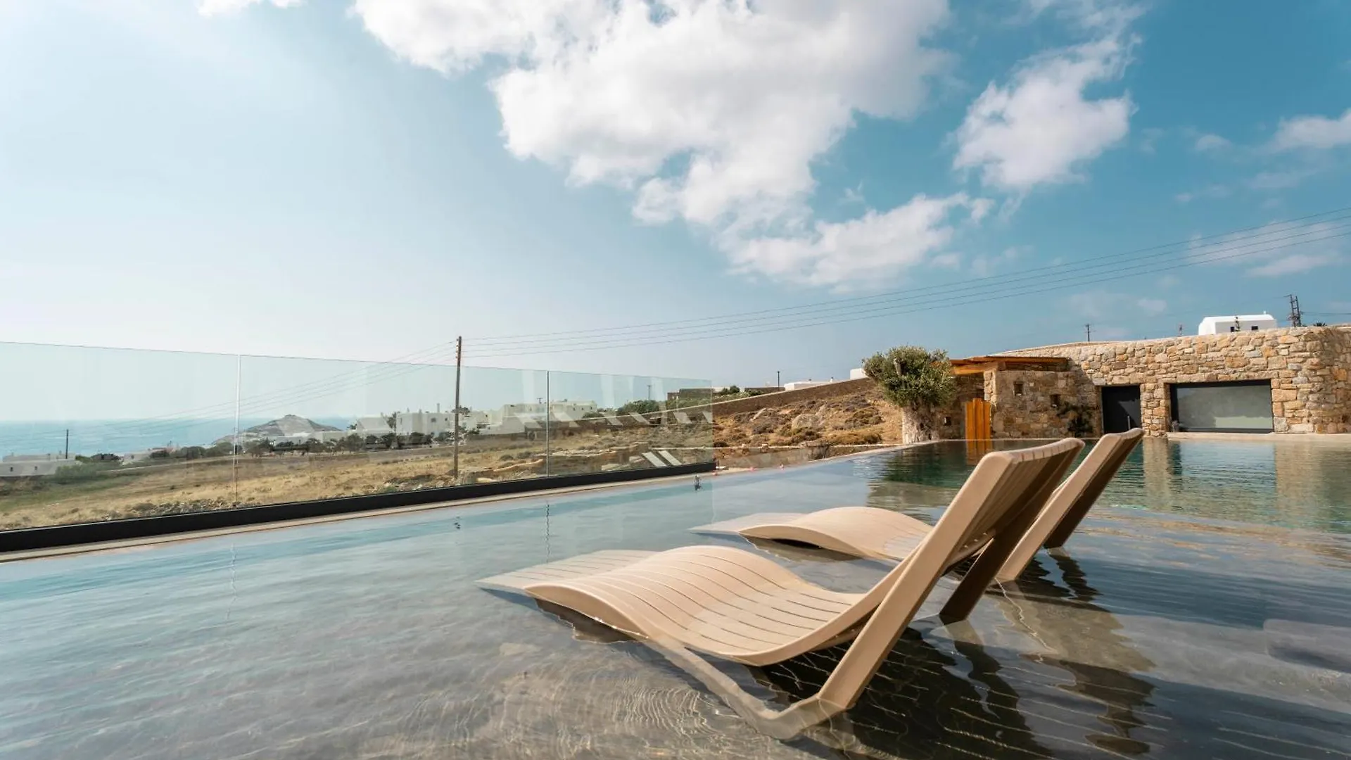 M-Vibes Mykonos Suites カラファティス アパートホテル