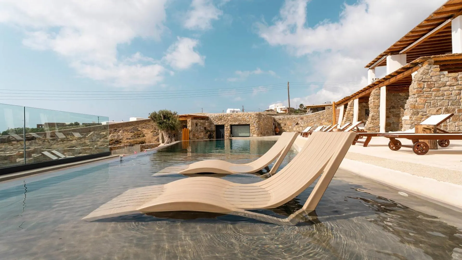 アパートホテル M-Vibes Mykonos Suites カラファティス ギリシャ
