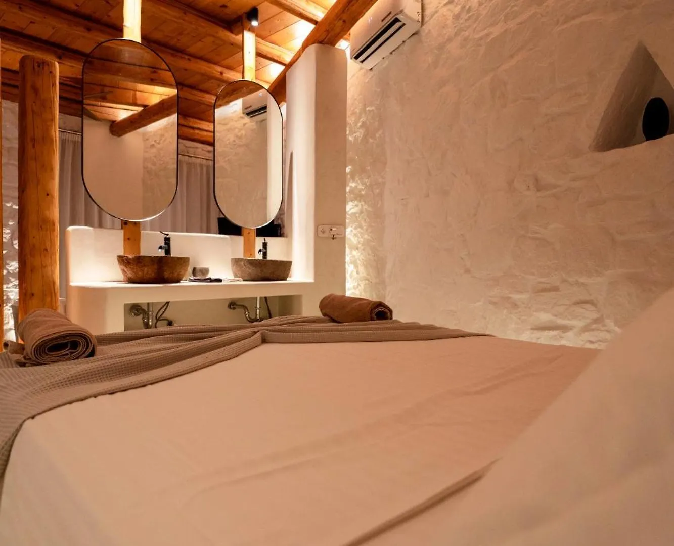 M-Vibes Mykonos Suites カラファティス