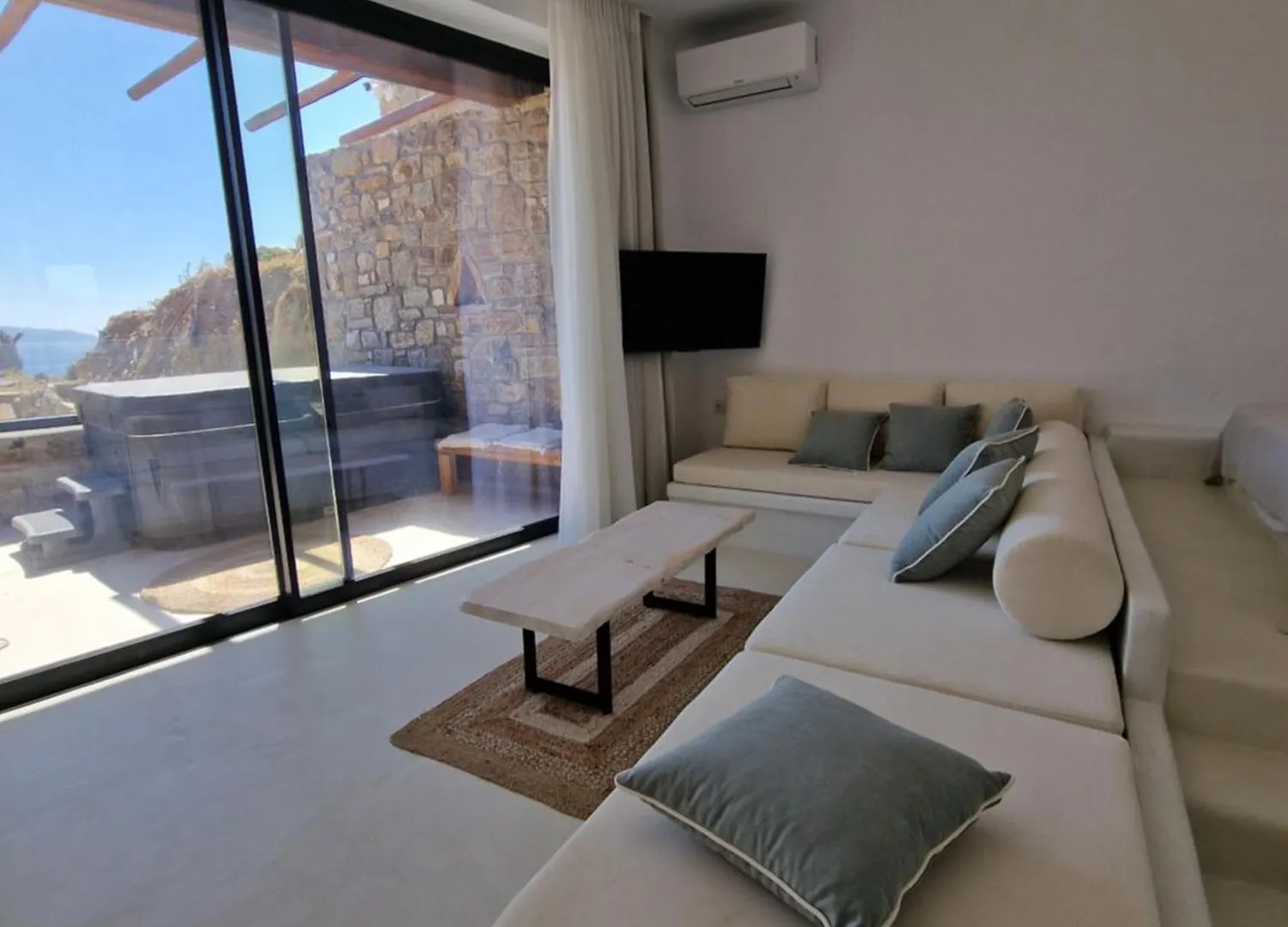 M-Vibes Mykonos Suites カラファティス 0*,