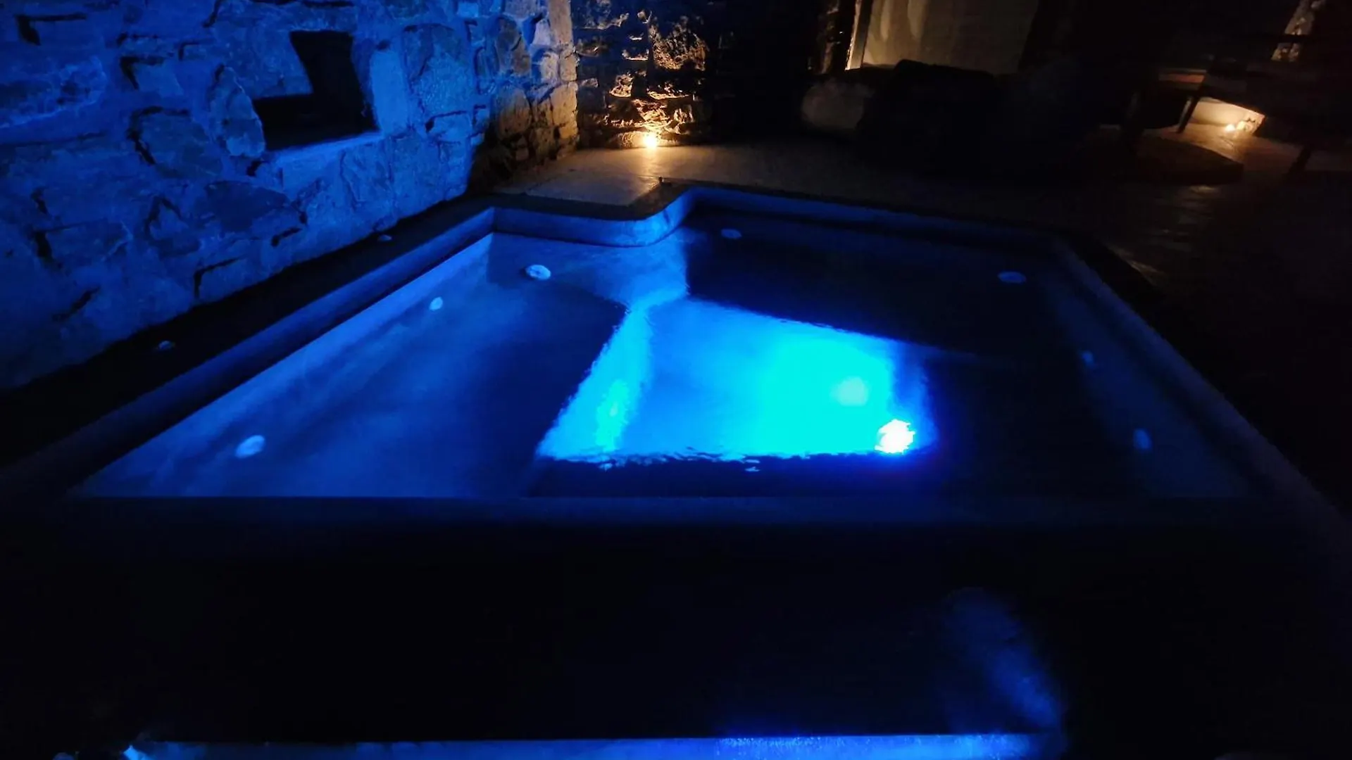 M-Vibes Mykonos Suites カラファティス 0*,