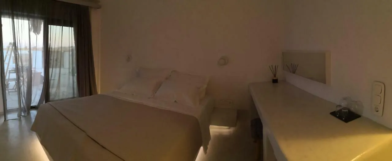 M-Vibes Mykonos Suites カラファティス アパートホテル