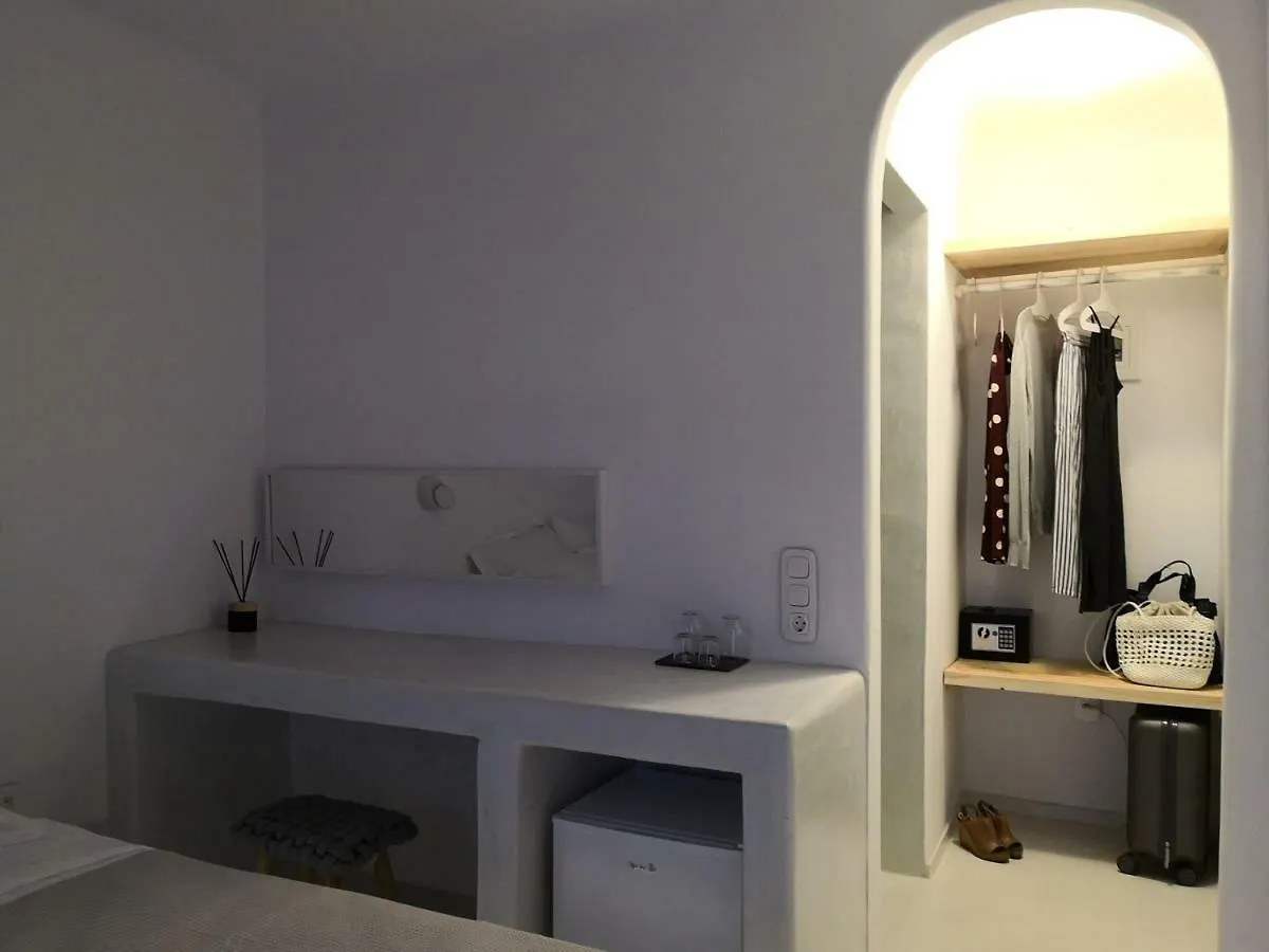 M-Vibes Mykonos Suites カラファティス