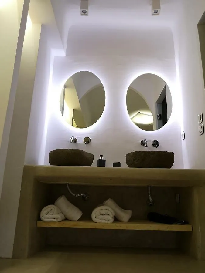 M-Vibes Mykonos Suites カラファティス